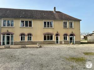 a large house with a driveway in front of it at La Maison du Parc in Les Maillys