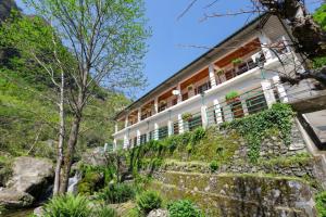 a house on the side of a mountain at Babutaal Resort in Chakrāta +31 photos