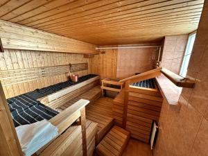 an overhead view of a sauna with two beds at Kurimon Majatalo in Kianta +40 photos