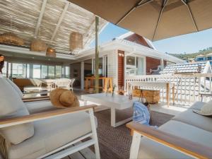 a living room with a table and chairs at Sun and Sea Glentana in Glentana