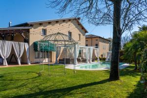a yard with a swing in front of a house at La Corte dell'Anatra in Cortile