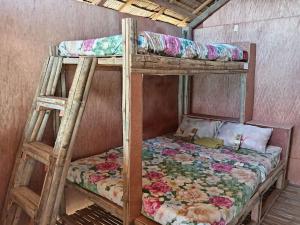 a couple of bunk beds in a room at RENDER VOUS A'l MER in Puerto Princesa City