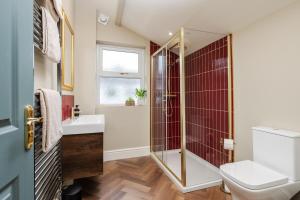 a bathroom with a shower and a toilet and a sink at Spacious 2 Bed House Lancaster in Lancaster +31 photos