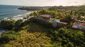 an aerial view of a house and the ocean at Hotel Miraflores in El Cuco
