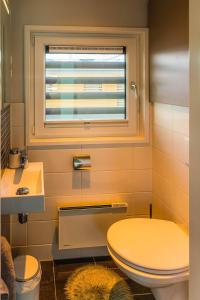 a bathroom with a toilet and a window at Floatinghouse Paradise in Klitten +36 photos