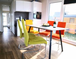 a kitchen and dining room with a table and chairs at Floatinghouse Schatzinsel in Klitten