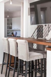 a kitchen with a wooden bar with stools at Floatinghouse Möwe 1 - LP1 in Vetschau