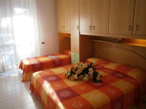 Apartment in Bibione 24410 tesisinde bir odada yatak veya yataklar