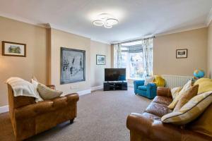 a living room with two couches and a television at Host & Stay - Llanberis Flat in Llanberis