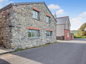 an old stone building with windows on a street at 3 Bed in Tywyn oc-dy021 in Tywyn