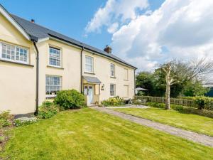 a large white house with a grass yard at 1 Bed in Bideford oc-51784 in Parkham