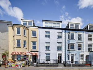 a row of buildings on a city street at 2 Bed in Aberdyfi oc-dy044 in Aberdyfi