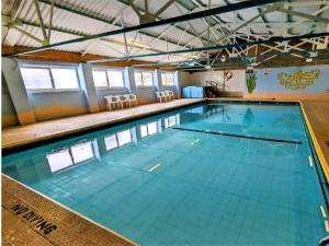 a large swimming pool in a large room at 2 Bed in Swansea oc-88744 in Knelston