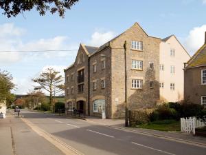 an old brick building on the side of a street at 2 Bed in Bridport oc-dc015 in West Bay