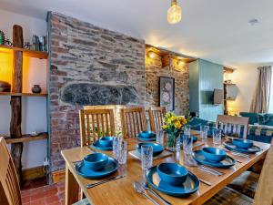 a dining room with a wooden table with blue dishes at 4 Bed in Bala oc-94665 in Bala