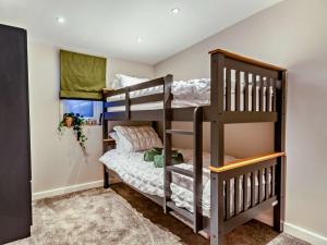 a bunk bed room with two bunk beds at 2 Bed in Rhyl oc-94036 in Kinmel Bay