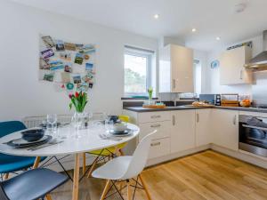 a kitchen with a white table and chairs at 2 Bed in Y Felinheli oc-86260 in Y Felinheli +11 photos
