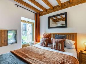a bedroom with a bed and a mirror on the wall at 2 Bed in Arthog oc-66611 in Arthog