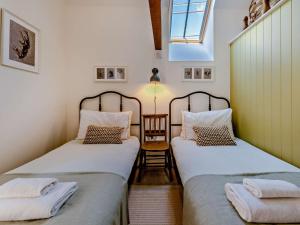 two beds sitting next to each other in a room at 3 Bed in Barnstaple oc-53109 in Braunton