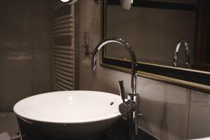 a white sink in a bathroom with a mirror at Hotel Acerina Superior in Lech am Arlberg