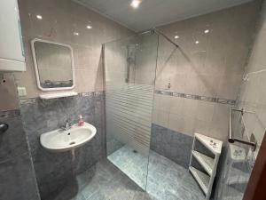 a bathroom with a sink and a shower at АПАРТАМЕНТ МАЯ с две спални in Kazanlŭk