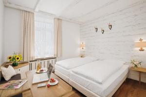 Postel nebo postele na pokoji v ubytování Eden Hotel Wolff