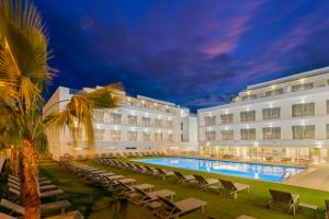 a large hotel with a swimming pool and a building at SH Jávea in Jávea