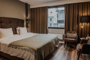 a hotel room with a bed and a window at Home Hotel Bristol in Arvika +31 photos