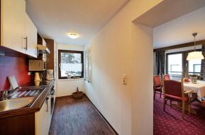 A kitchen or kitchenette at Apartments Nindl