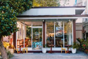a store front with chairs and tables in front of it at New Modern Summer House in Moalboal