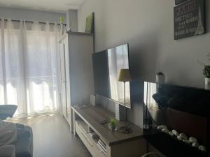 a living room with a fish tank and a tv at Apartment - Ampolla in L'Ampolla