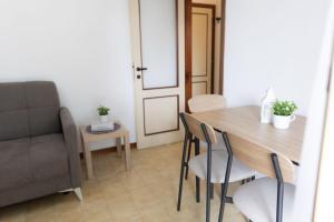 a dining room with a wooden table and chairs at a 600 m dal mare B&B MARGHERITA Silvi Marina in Silvi Marina