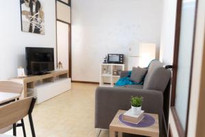 a living room with a couch and a table at a 600 m dal mare B&B MARGHERITA Silvi Marina in Silvi Marina