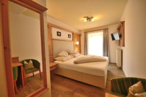 a hotel room with a bed and a mirror at Hotel Zimmerbräu in St. Wolfgang +74 photos