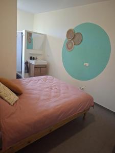 a bedroom with a bed and a blue circle on the wall at CocoCasa 22 Stylish Luxury Apartment with Pool near Jan Thiel Beach in Willemstad