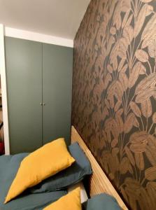 a bedroom with a bed and a wall with flowers at Kercabellec entre mer et marais in Mesquer