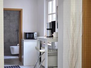 a small kitchen with a table and a microwave at Apartment am Rathaus in Quedlinburg