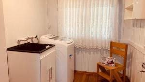 a laundry room with a washing machine and a window at Casa Próximo ao Centro e Hospital in Blumenau +19 photos
