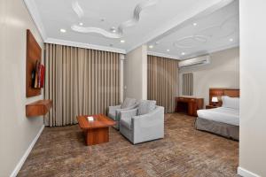 a hotel room with a couch and a bed at فندق دارك بارك حي الشاطئ Darak Park Hotel Jeddah in Jeddah +59 photos