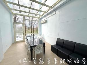 a living room with a table and a couch at 夢幻城堡民宿 in Wujie