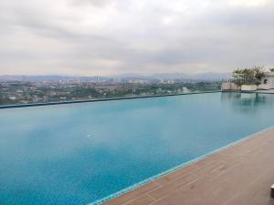 a large swimming pool on top of a building at Bangi Studio Suite - Netflix in Kampong Sungai Ramal Dalam