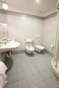 Koupelna v ubytování Hotel Gallia