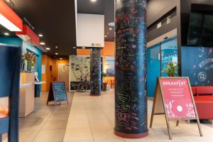 a large pole with writing on it in a building at Ibis Barcelona Mollet in Mollet del Vallès