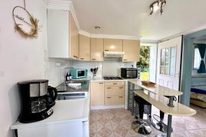 a kitchen with white cabinets and a counter top at Escapade détenteSt-Valery & Le Crotoy à 15 min in Noyelles-sur-Mer