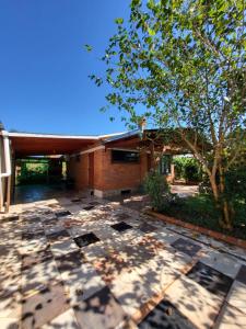a brick building with a tree in front of it at Casa Rincón Del Viajero in Eldorado