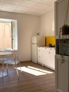 a kitchen with a table and a chair in a room at Casa Dante in Gradisca dʼIsonzo
