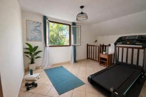 a living room with a room with a treadmill and a room with a treadmill at La caza papangues in Sainte-Suzanne