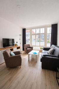 a living room with two couches and a coffee table at Buten un Binnen in Norderney