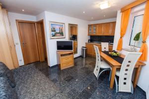 TV a/nebo společenská místnost v ubytování Crikvenica Apartment 17