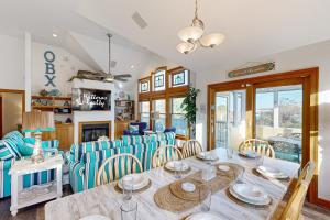 a dining room with a table and chairs at WV09 Play Time in Waves